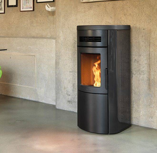 le poele Ravelli Wisper 7 avec nettoyage automatique 